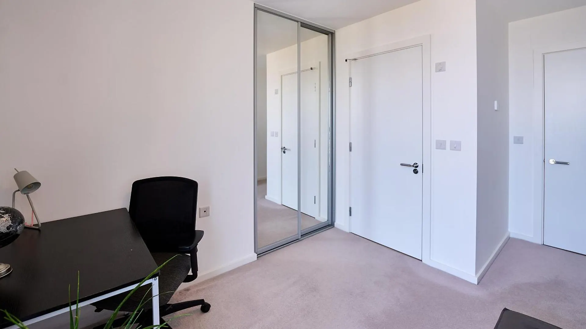 Skyline Views Retreat - Corsican London United Kingdom